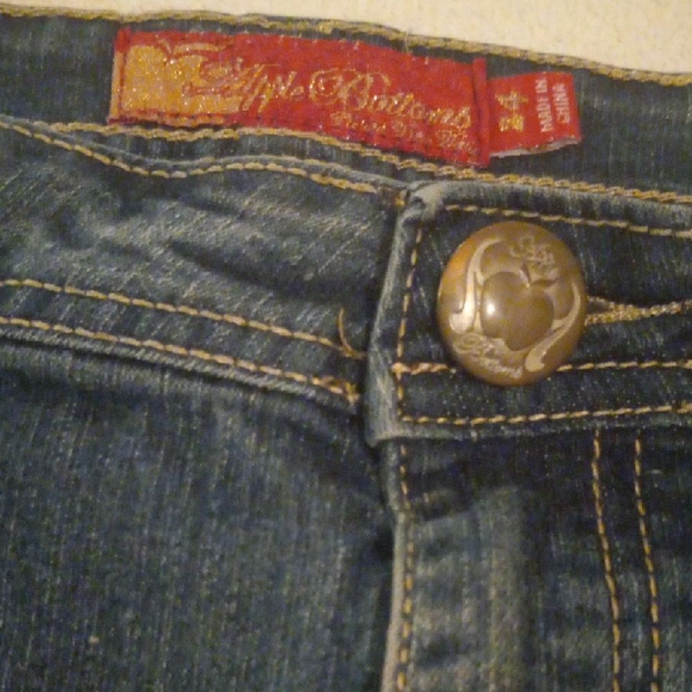 Offical Apple Bottoms Dark Blue Denim Shorts. - Picture 5 of 8